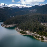 Lacul Bolbolci este supranumit „Marea din Bucegi”. FOTO Gabriel Bîrsan / Facebook