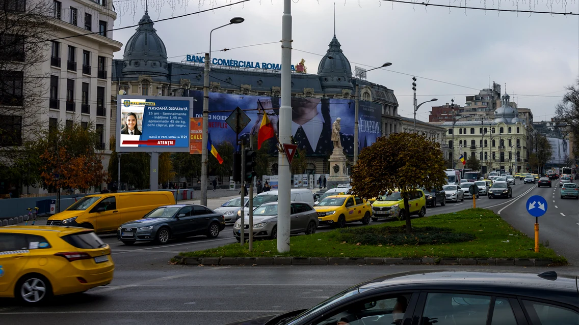 Panou la Universitate cu alertă de persoană dispărută/FOTO: Phoenix Media
