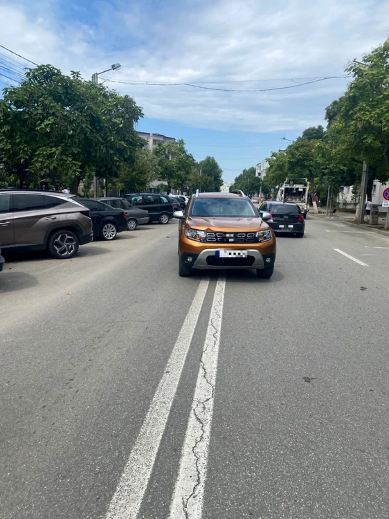 Şoferul s-ar fi trezit cu copilul de 3 ani în faţa maşinii FOTO: martor