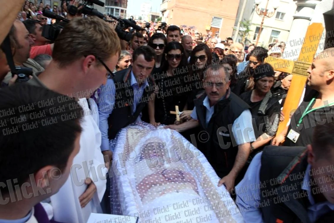 Inmormantarea Vioricai Bulai (Foto: Roberto Sălceanu )