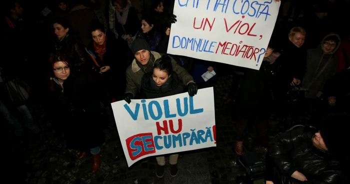 Mai mult de 70 de protestatari au venit în Piaţa Sfântul Anton. FOTO Marian Iliescu