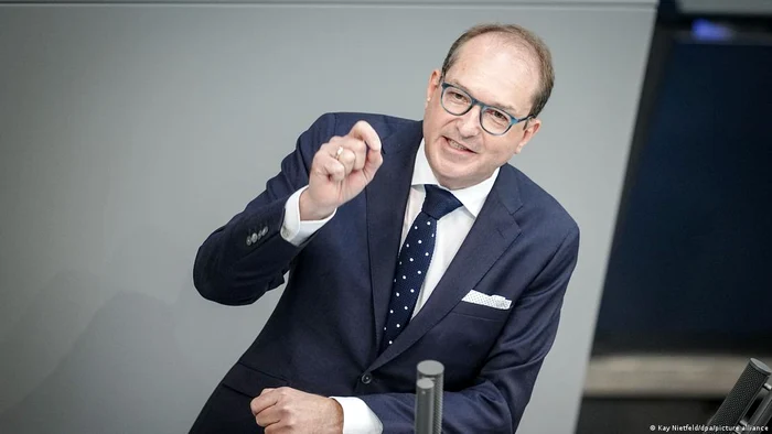 Alexander Dobrindt, liderul CSU în Bundestag, a stârnit controverse cu propunerea privind refugiaţii