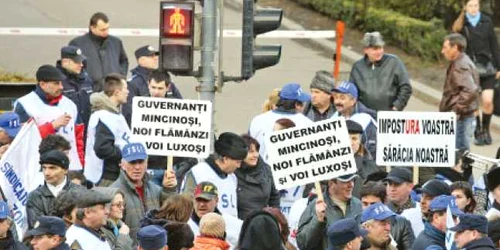 Profesorii din Târgu-Mureş pleacă la Bucureşti