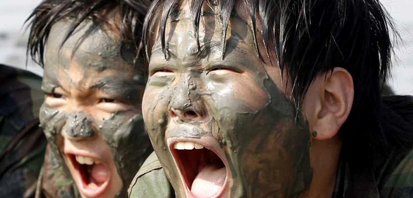 Tinerii sunt „încântaţi” să vină în taberele militare, spun oficialii sud-coreeni. FOTO: Reuters