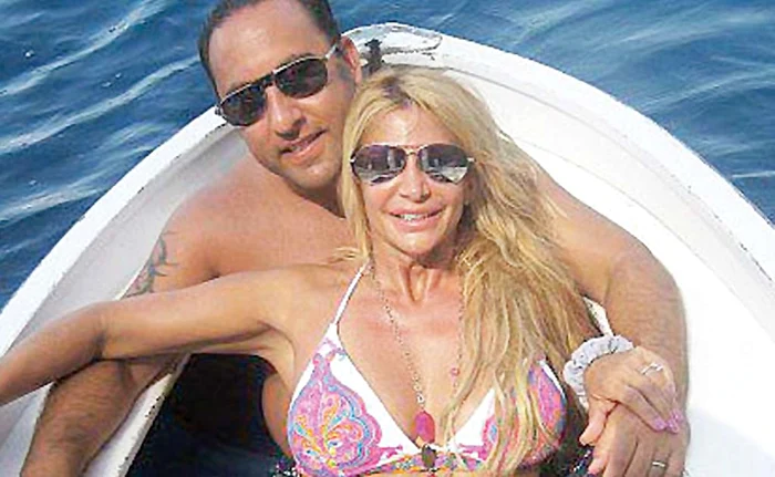 
    Joanne Del Prete-Rosten, 52 de ani, împreună cu soţul ei, Pete Rosten  