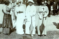 Șampanie, flori și gloanțe  Frumoasa vară a anului 1914 când s a sfârșit o lume jpeg