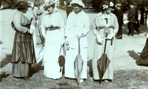 Șampanie, flori și gloanțe  Frumoasa vară a anului 1914 când s a sfârșit o lume jpeg