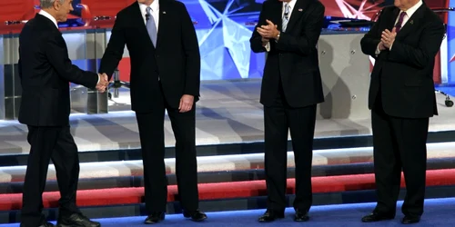 Ron Paul, Rick Santorum, Mitt Romney și Newt Gingrich, cei patru candidați republicani