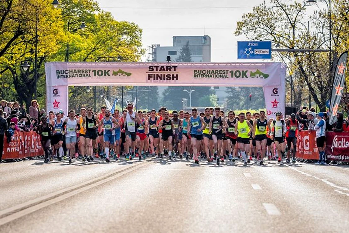 
    Competiția inițiată de Constantina Diță urma să se desfășoare la sfârșitul lunii aprilieFoto: Facebook/BucharestInternațional10k  