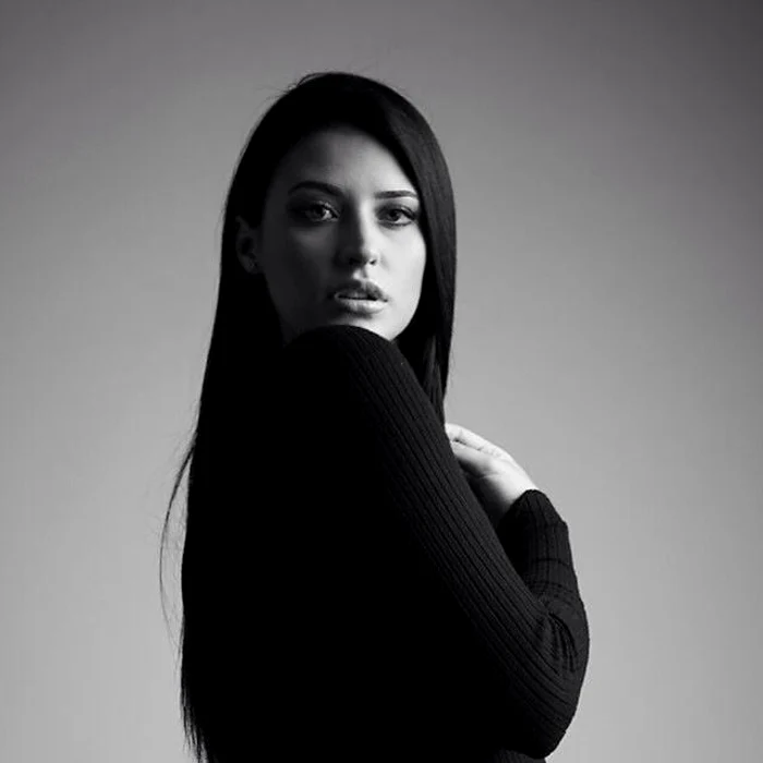 Antonia are numeroase contracte de pe urma cărora câştigă sume frumoase