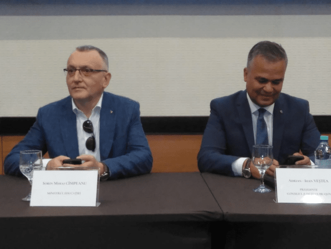 Proiectul de Lege a Educației, dezbătut la Brașov cu ministrul Sorin Câmpeanu. Ce i-a interesat pe profesori 
