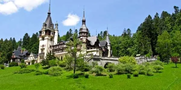 castelul peles foto mirror.co.uk