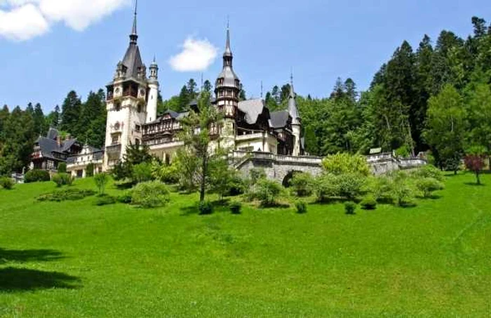 Castelul Peleş, Sinaia FOTO mirror.co.uk