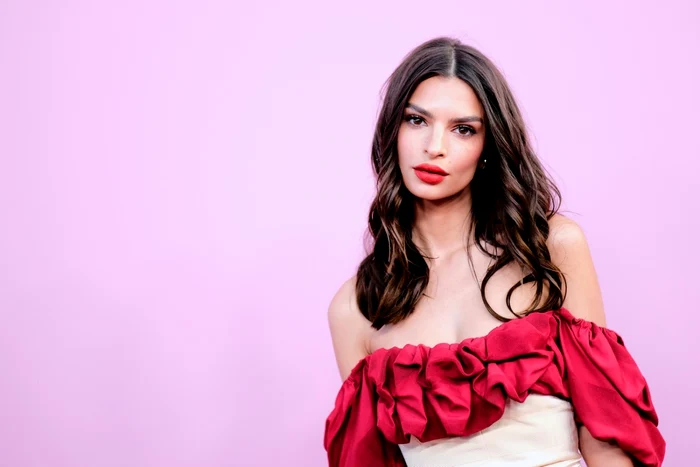 Emly Ratajkowski este cunoscută ca fiind femeia cu cei mai frumoşi sâni FOTO Guliver/Getty Images