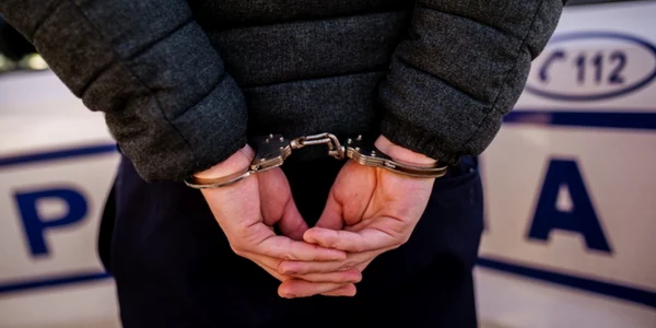 un barbat din bihor a fost arestat pentru că şi-a violat fiica în mod repetat foto generic