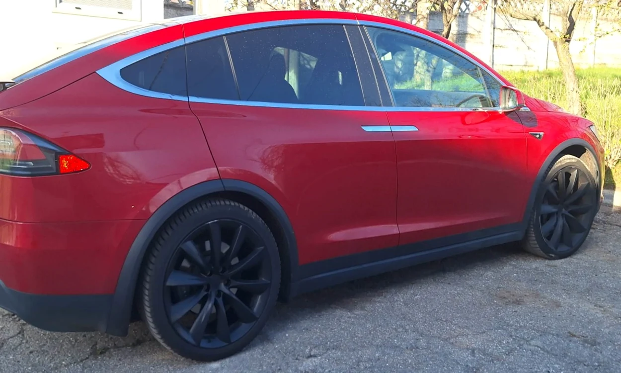 Autoturismul marca Tesla a fost indisponibilizat de polițiștii de frontieră FOTO ITPF Iași