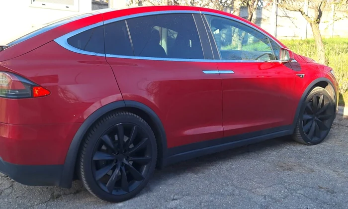 Autoturismul marca Tesla a fost indisponibilizat de polițiștii de frontieră FOTO ITPF Iași