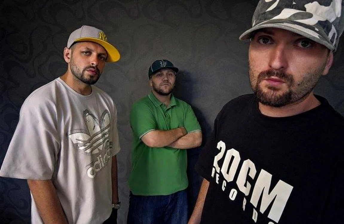 Grupul
Paraziţii este format din Cheloo, Ombladon şi Freakadadisk FOTO
Facebook