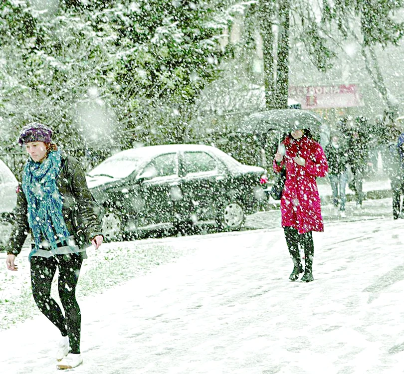 
    Meteorologii au anunţat ninsoare abundentă  