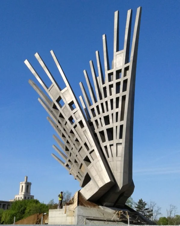 Aripi - Monumentul Naţional al Luptătorilor din Rezistenţa Anticomunistă - Piaţa Presei LIbere Casa Presei Bucureşti Foto Sînziana Ionescu