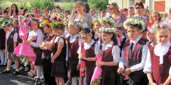 Elevii claselor a II-a, a IV-a şi a VI-a vor fi evaluaţi