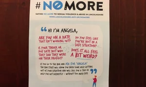 În Anglia, acolo unde a început campania, au fost plasate afișe informative atât în toaletele femeilor, cât și în cele ale bărbaților jpeg