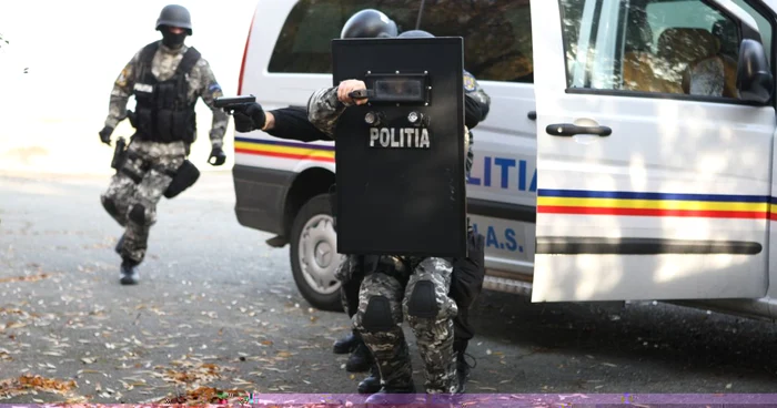 Hoţii au fost preluaţi de oamenii legii