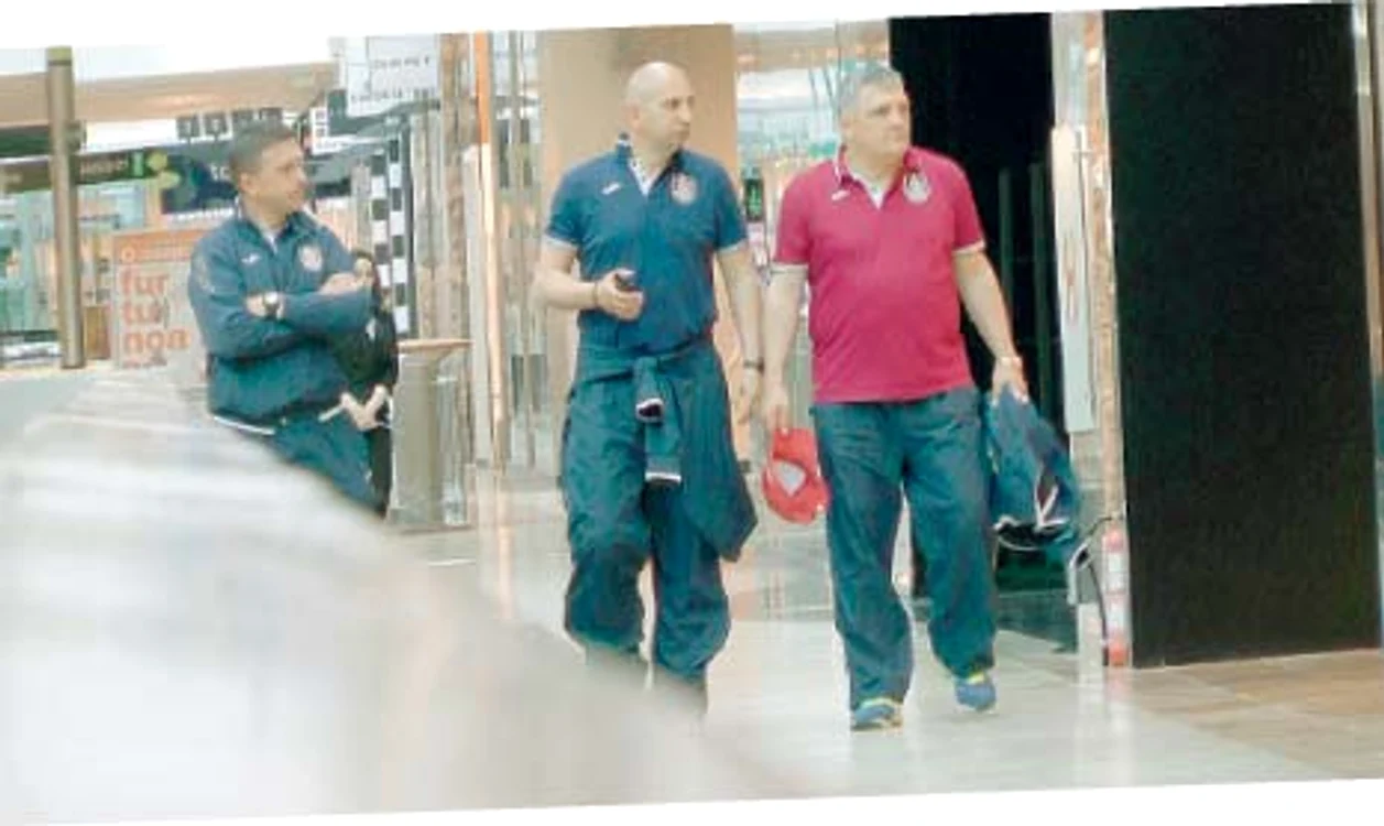 Antrenorul Miriuţă şi-a scos echipa la mall
