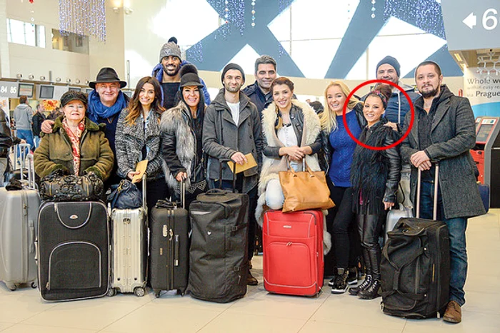 Ami s-a fotografoiat cu restul vedetelor în aeroport, înainte de plecarea în Cipru