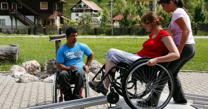 Persoanele cu handicap, care au studiile finalizate, se pot reintegra mai uşor în societate (foto: arhiva personală E. Garnier)