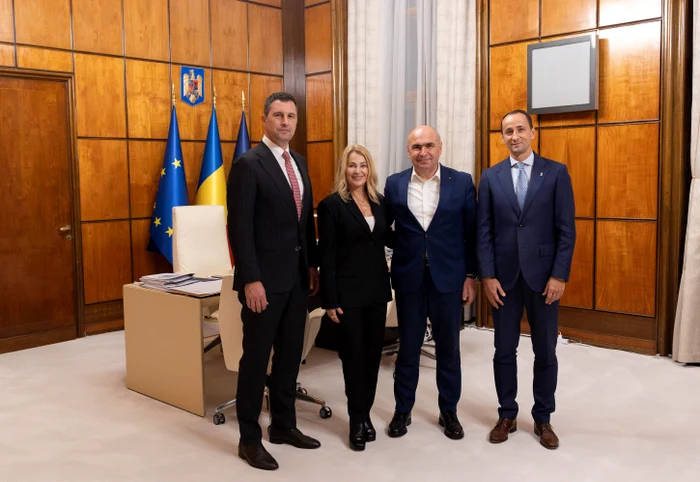 Nadia Comăneci și Mihai Covaliu, oaspeți ai premierului Ilie Bolojan  FOTO: gov.ro
