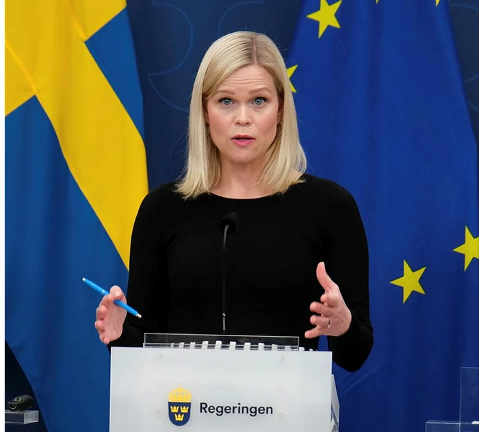 Ministrul suedez Paulina Brandberg se teme de banane. Foto: Facebook 