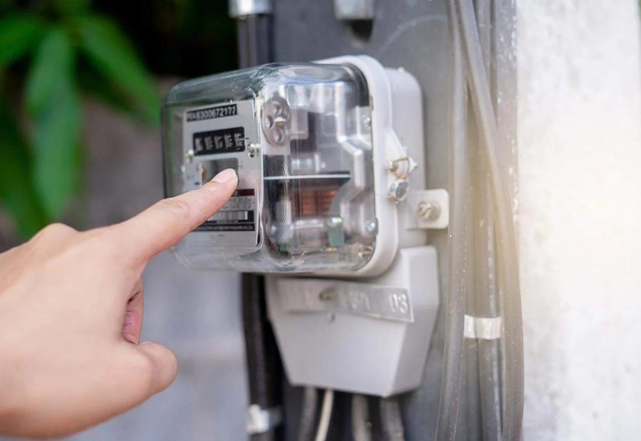 „RO‑Alert” pentru curent. Românii vor primi notificări când se apropie de limita consumului la energie stabilită în contract