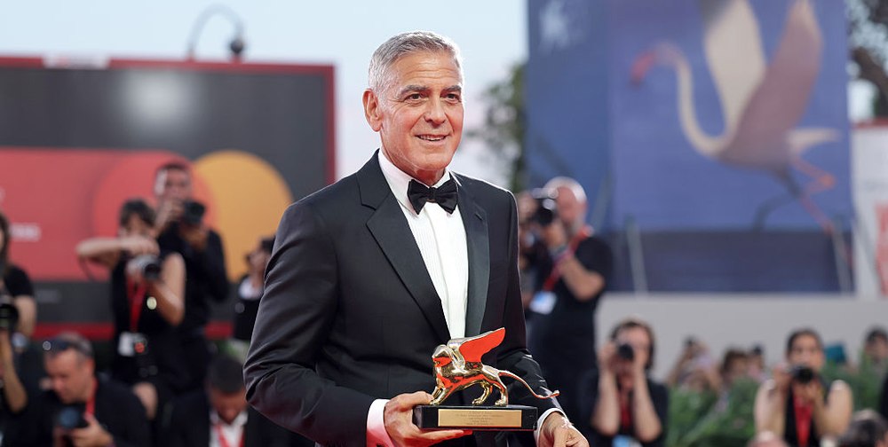 George Clooney, premiat cu „Leul de Aur” la Veneția pentru întreaga carieră. Cine i-a înmânat trofeul: „O onoare incredibilă”