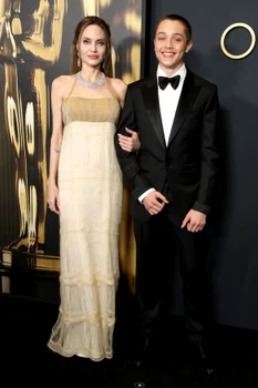 Angelina Jolie cu fiul Knox, Profimedia