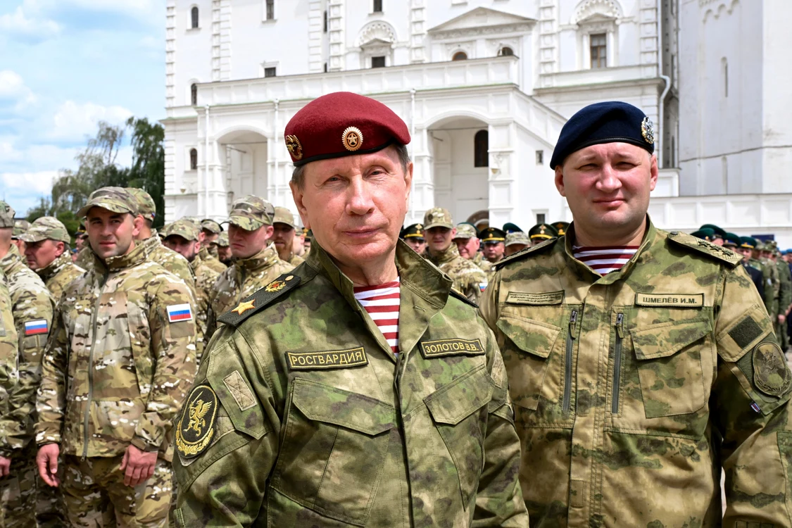 Generalul Viktor Zolotov, așteptându-l pe Putin, la Kremlin, pe 27 iunie 2023 Foto Profimedia