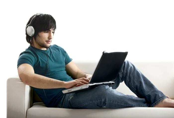 
    Noul serviciu permite accesarea listelor salvate cu melodii de pe orice dispozitiv  