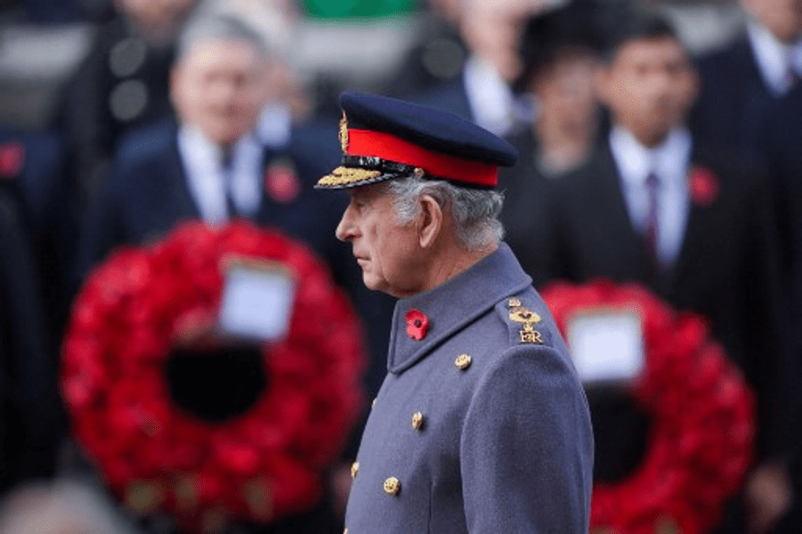 Regele Charles a condus ceremonia de comemorare a eroilor de război pentru prima dată în postura de monarh britanic | VIDEO