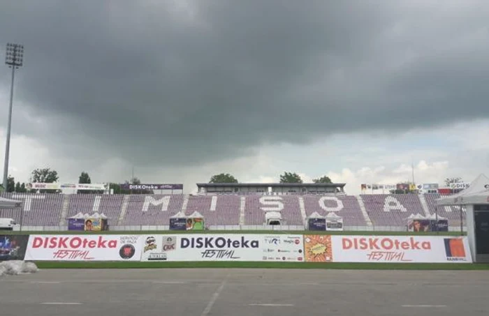 Pregătire stadion Diskioteka FOTO Both