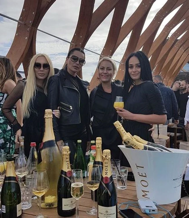 Brigitte a plecat la mare alături de prietene, dar și de Ilie Năstase, cu care se află în plin divorț