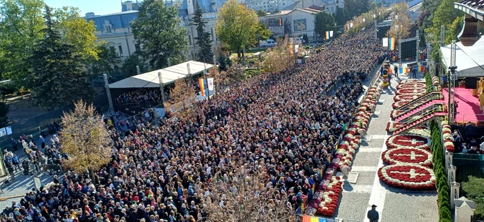 Zeci de mii de credincioși au participat la Slujbă de Sf. Parascheva - Dan Coțcaru Courtesy Image