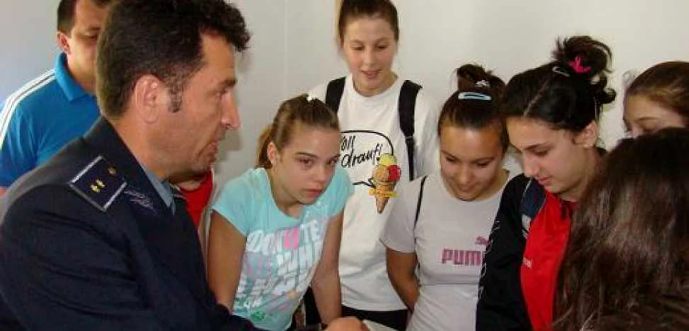 Copii maltrataţi vor beneficia de ajutorul poliţiştilor