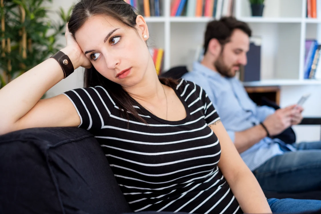 Partenerul acordă mai multă importanță prietenilor și familiei lui, decât îți acordă țiefoto: 123RF