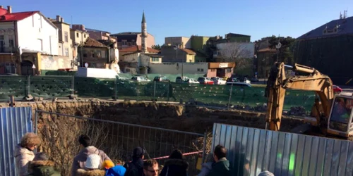 Protest lanţ uman la şantierul de la Lupoaică - distrugere vestigii arheologice Constanţa Foto Sînziana Ionescu