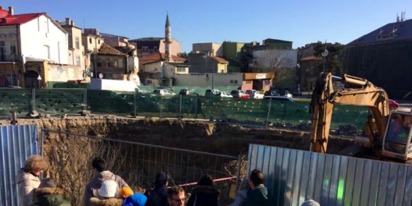 Protest lanţ uman la şantierul de la Lupoaică - distrugere vestigii arheologice Constanţa Foto Sînziana Ionescu