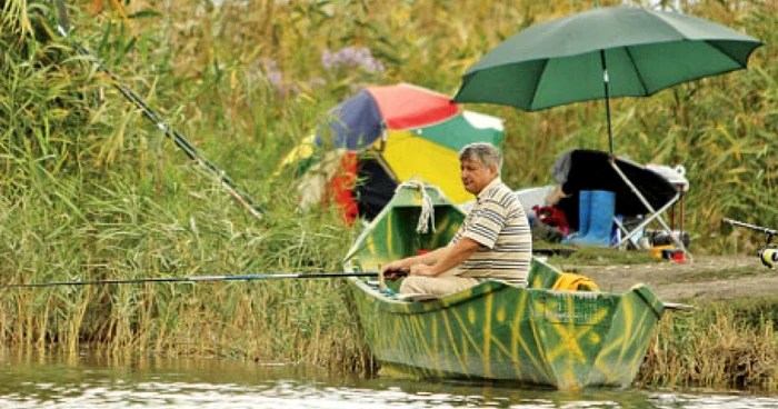 Zeci de pescari vin în fiecare weekend la Lunca