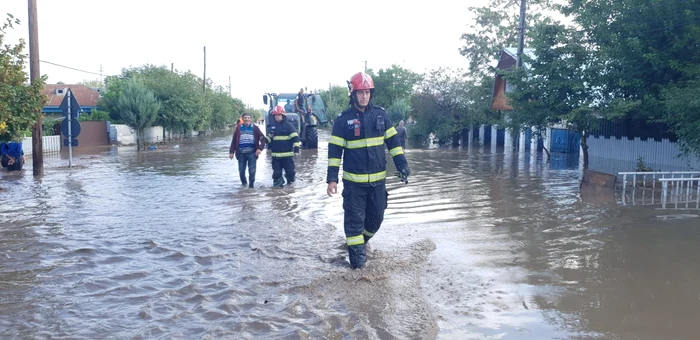 Inundațiile au făcut prăpăd în Galați FOTO: ISU
