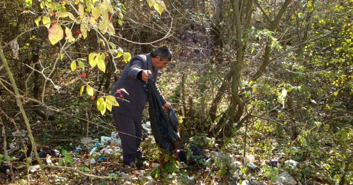 Moise ne spune că în zăvoi au fost săpate 100 de gropi comune