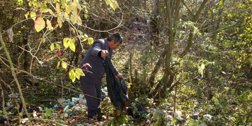 Moise ne spune că în zăvoi au fost săpate 100 de gropi comune