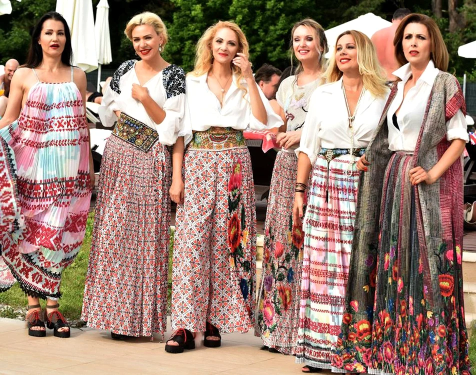 Manechinele din ”generația de aur” a Mamei Zina au sărbătorit-o pe creatoarea de modă